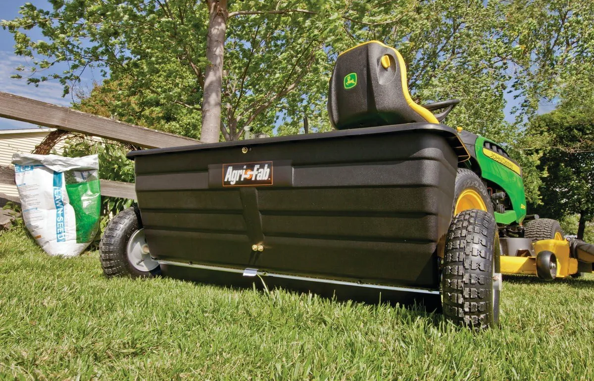 Lawn spreader application pattern