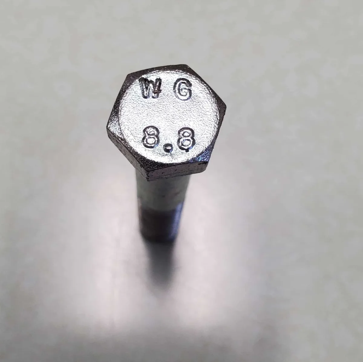 left-hand thread bolt marking